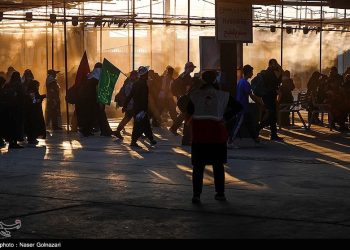 بازگشت زائران عتبات از عراق/ ‌ازدحام جمعیت ‌در زرباطیه+ فیلم