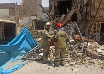 فیلم/ لحظه ریزش هولناک ساختمان مسکونی در یافت‌آباد