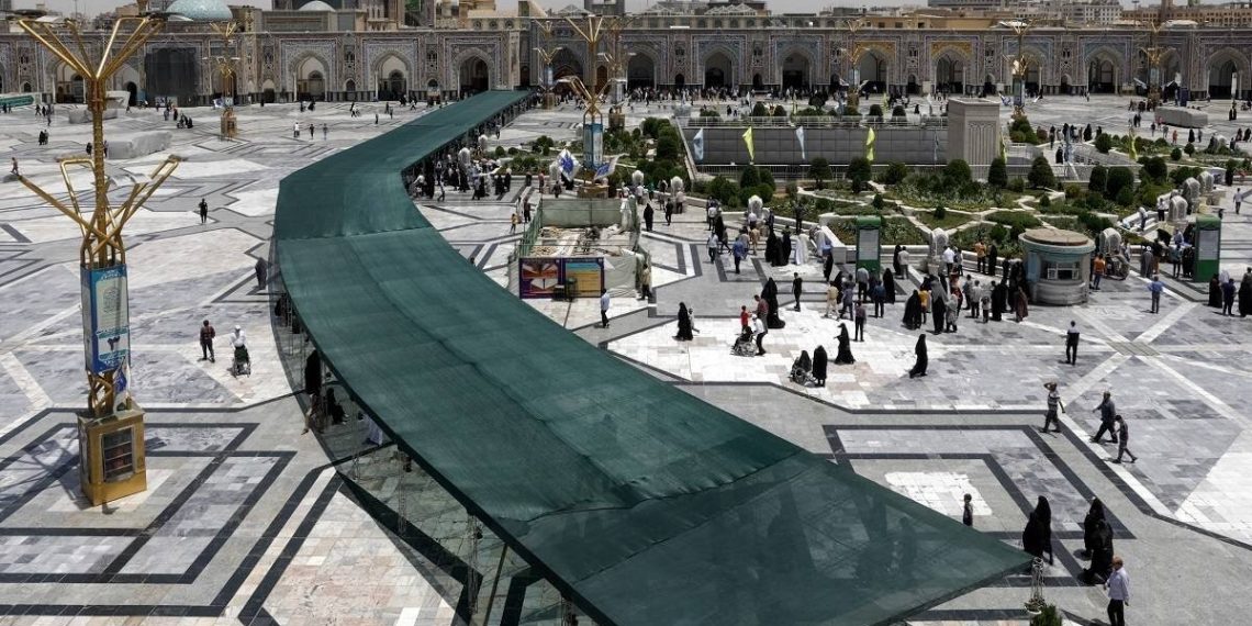 احداث ۲۰ کیلومتر پیاده رو سایباندار در حرم رضوی؛ پروژه «مهمان امام رضا» با مشارکت خیرین کلید خورد